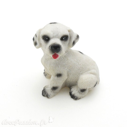 Miniature vitrine chien blanc tacheté noir 3x3.5cm Miniature vitrine chien blanc tacheté noir 3x3.5cm