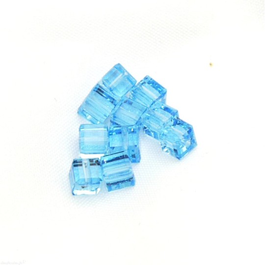Perles Swarovski cube bleu aigue marine 4 mm Perles Swarovski cube bleu aigue marine 4 mm