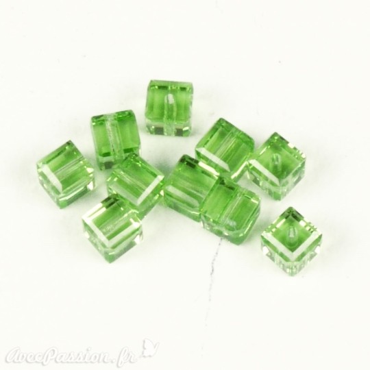 Perles Swaroski cube vert peridot 4 mm Perles Swaroski cube vert peridot 4 mm
