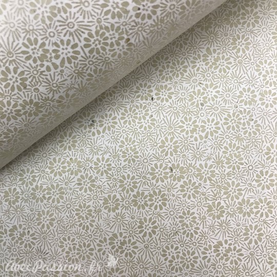Papier népalais lokta lamaLi collector fleurs vert pale sur nude