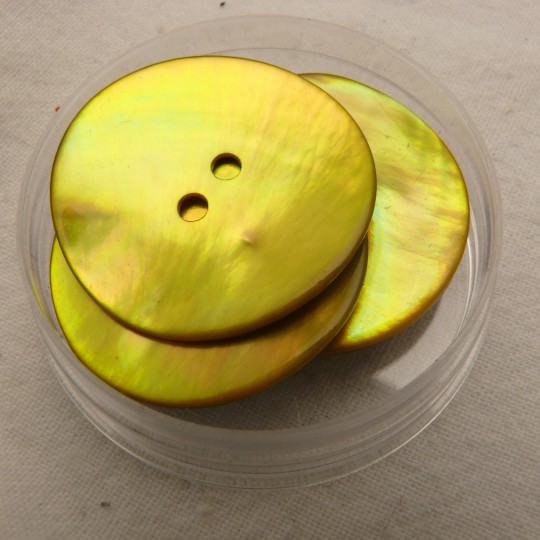 Boutons nacre rond jaune 28mm qu4 Boutons nacre rond jaune 28mm qu4