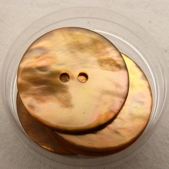 4 boutons en nacre rond caramel 28mm 4 boutons en nacre rond caramel 28mm