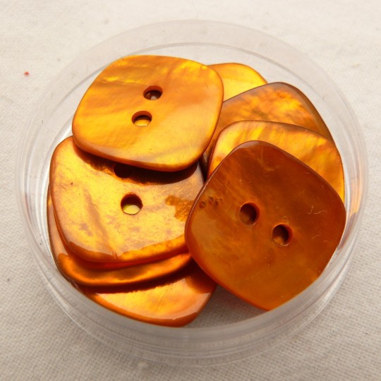10 boutons en nacre carré orange 17mm 10 boutons en nacre carré orange 17mm