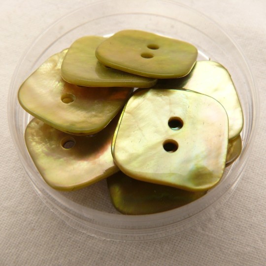 Boutons nacre carré vert clair 17mm qu10 Boutons nacre carré vert clair 17mm qu10