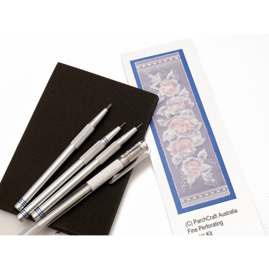 Kit 3 outils à perforer fins + tapis feutre papier ParchCraft Australia Kit 3 outils à perforer fins + tapis feutre papier ParchCraft Australia