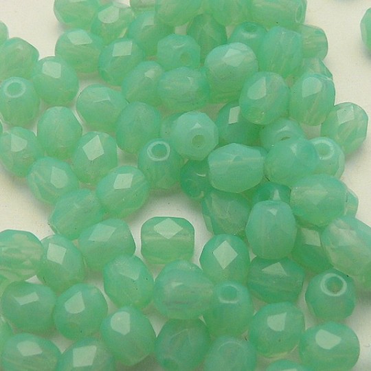 50 perles à facettes 4mm spécial opaque vert 50 perles à facettes 4mm spécial opaque vert