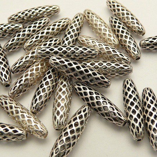 Perle métal cylindre ciselé vieil argent 19x5mm Perle métal cylindre ciselé vieil argent 19x5mm