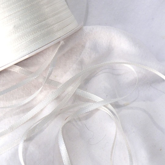 Ruban satin uni blanc 3mmx4m Ruban satin uni blanc 3mmx4m